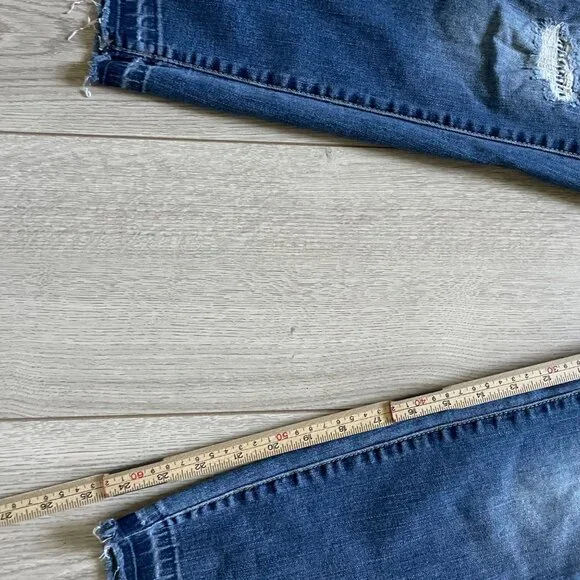 Mossimo Mid-Rise Jegging Crop Jeans Size 6/28 Distressed Denim Power Stretch Fra - Picture 4 of 8